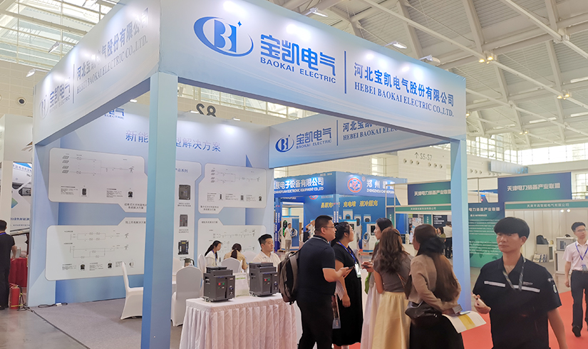 暴击行业天花板！PA旗舰厅电气硬核技术亮相天津清洁能源展，引央视记者及能源产业巨头现场“挖宝”